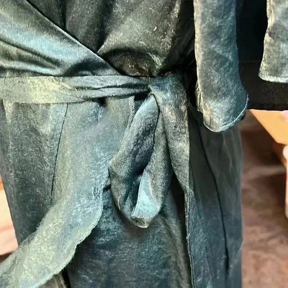 Lulus Green Satin Dress Wrapped up in love Size S - Picture 3 of 8